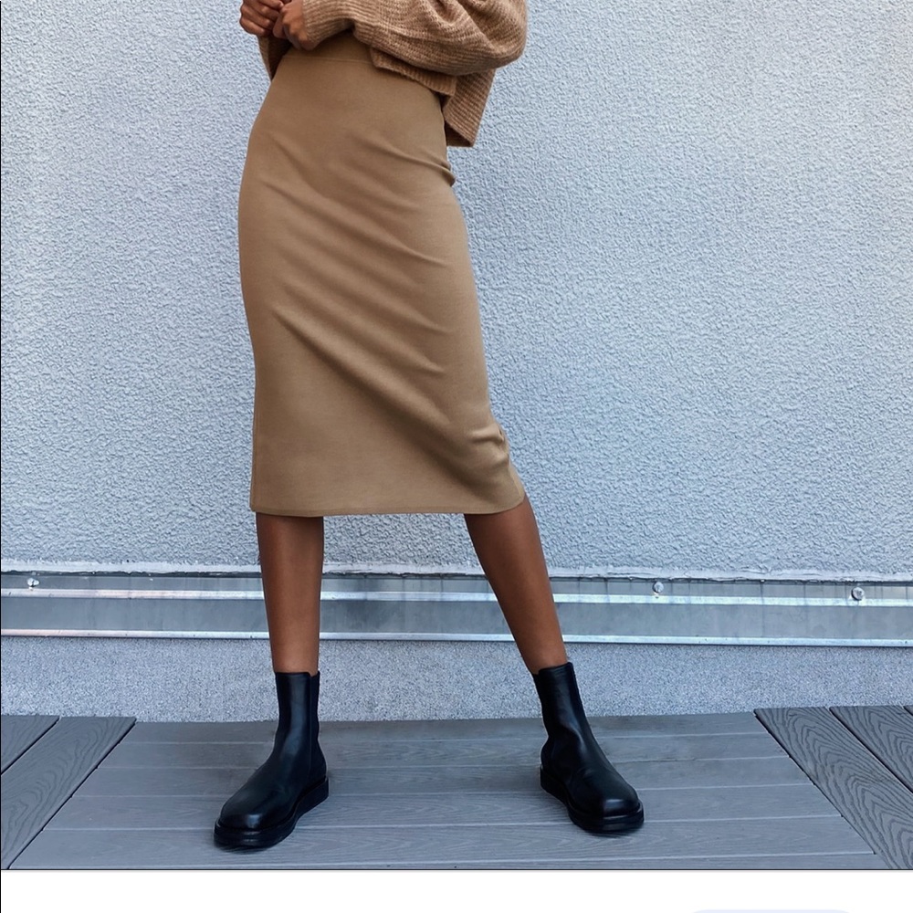 Aritzia Babaton Johan Skirt